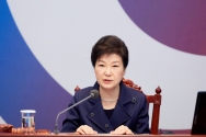 국무회의 주재하는 박근혜 대통령