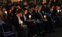 25일 저녁 서울역 광장에서 열린 &#039;북한자유주간 서울통일광장기도회&#039;에 참석한 이들의 모습.
