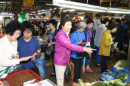 여의도순복음교회 600여 명 성도, 안산시 보성재래종합시장 방문