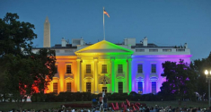 2015년 6월 연방대법원의 동성결혼 합법화 판결에 무지개색 조명으로 지지하는 백악관&gt;