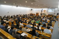 큰나무교회의 제5회 기독교변증컨퍼런스가 10월 22일 서울 방화동의 큰나무교회에서 열렸다. &lt;예수, 신화인가 하나님 아들인가&gt;를 주제로 열린 이 컨퍼런스는