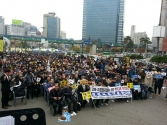 10일 낮 서울역 광장에서는 &#039;새로운 한국을 위한 국민운동&#039; 주최로 &#039;대통령 하야반대 및 국가안보를 위한 집회&#039;가 열렸다. 