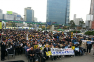 10일 낮 서울역 광장에서는 &#039;새로운 한국을 위한 국민운동&#039; 주최로 &#039;대통령 하야반대 및 국가안보를 위한 집회&#039;가 열렸다. 