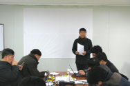 부천 H교회 한 장로가 모처에서 기자회견을 통해 교회 분쟁의 내용에 대해 설명하고 있다. ©박용국 기자