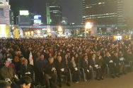 한국교회 성도들이 과거 서울역 앞에서 열린 미스바 기도회에서 나라와 민족을 위해 간절하게 기도하던 모습.