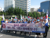 세계가정축제가 3일 오후 서울역 광장에서 열린 가운데, 행사의 백미인 퍼레이드가 서울역 광장을 시작으로 숭례문을 거쳐 서울시청 한 바퀴를 돌고 돌아오는 일정으로 진행됐다. 동성애