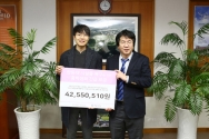 (사진)김기찬 총학생회장(왼쪽)과 장순흥 총장