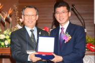 한국기독교직장선교연합회 신임 이사장 윤여웅 장로(창성교회, 왼쪽)와 한국기독교직장선교연합회 신임 대표회장 박현규 장로(가리봉교회).