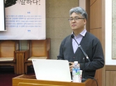 메노나이트 선교사 김복기 목사가 아나뱁티스트 공동체를 소개하고 있다.