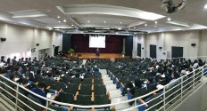 명지전문대학이 2019년 1학기 개강예배를 드리고 있다.