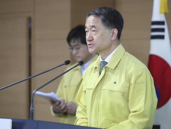 박능후 중앙사고수습본부장(보건복지부 장관)이 발언하고 있다.