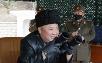 북한 노동당 기관지 노동신문은 김정은 북한 국무위원장이 지난 2일 전선 장거리포병구분대의 화력 타격훈련을 지도했다고 3일 보도했다.
