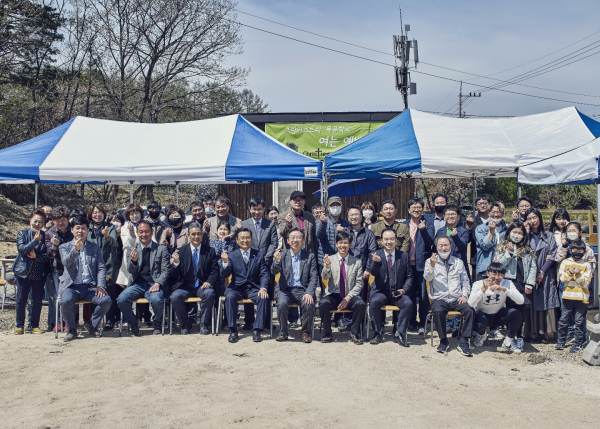 크라이스트리 목공학교 기념예배 단체사진