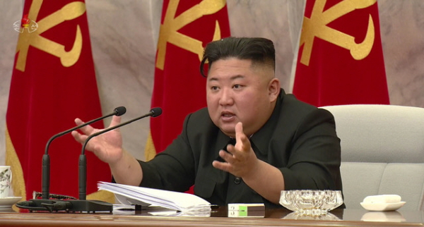 북한 조선중앙TV가 24일 김정은 국무위원장이 북한 노동당 제7기 제4차 중앙군사위원회 확대 회의에 참석했다고 보도하고 있다. 