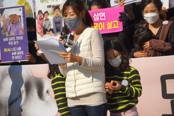 k-프로라이프, 에스더기도운동본부, 바른교육교수연합 등 9개 단체는 11일 청와대 분수앞에서 아가와 엄마의 태아생명 살리기 행진‘우리 모두 태아였다’기자회견을 진행했다. 