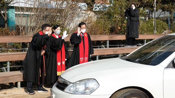 서울씨티교회 드라이브인 송구영신예배와 성찬예식