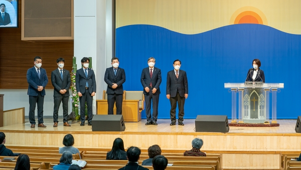 전국 기독청장년면려회 임원들이 인사하고 있다.