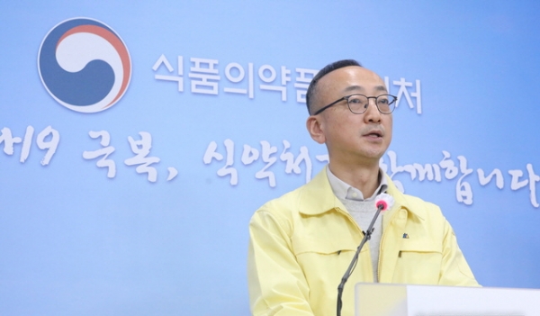 김상봉 식품의약품안전처 바이오생약국장이 23일 오후 충북 청주 질병관리청 브리핑실에서 화이자 백신 검증자문단 결과를 발표하고 있다. ⓒ뉴시스