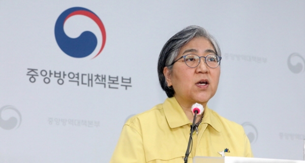 정은경 중앙방역대책본부장(질병관리청장)이 3일 오후 충북 청주 질병관리청에서 신종 코로나바이러스 감염증(코로나19) 예방접종 이상반응 신고사례와 조사 경과를 발표하고 있다. ⓒ뉴시스