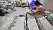 경기 수원시 한 병원 신생아실의 모습