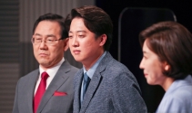주호영(왼쪽부터), 이준석, 나경원 국민의힘 당대표 후보가 31일 오후 서울 상암 MBC스튜디오에서 열린 100분토론에 참석해 있다. 
