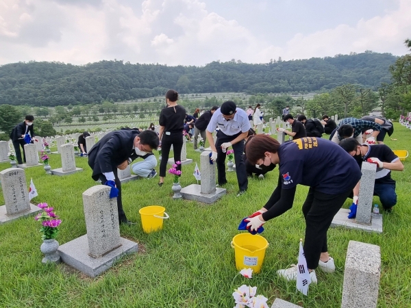 지성호 의원 현충원