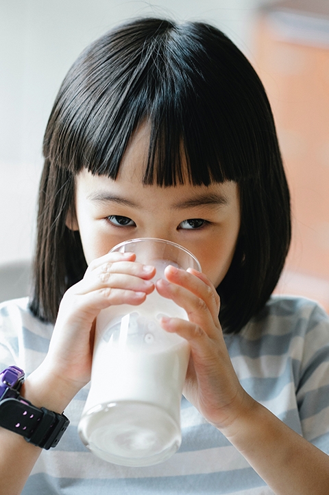 건강을 위한다면 우유를 계속 마실 것인지 꼭 한번 고민해 볼 필요가 있다.