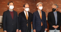 인명진(왼쪽 두번째) 전 자유한국당 비대위원장이 1일 오전 서울 여의도의 한 카페에서 야권 후보단일화 결렬을 이유로 안철수 국민의당 후보 지지를 철회하는 기자회견을 하고 있다. ⓒ뉴시스