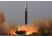 25일 북한 조선노동당 기관지 노동신문은 지난 24일 평양 국제비행장에서 신형 대륙간탄도미사일(ICBM) 화성 17형 시험 발사가 진행됐다고 보도했다. (사진=노동신문 홈페이지 갈무리) 