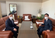 김오수(왼쪽) 검찰총장은 12일 &#039;검수완박&#039;(검찰 수사권 완전히 박탈) 법안에 관한 논의를 위해 박범계 법무부 장관을 만났다. ⓒ뉴시스