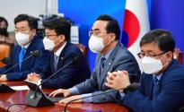 박홍근(오른쪽 두번째) 더불어민주당 원내대표가 14일 서울 여의도 국회에서 열린 원내대책회의에서 발언을 하고 있다. ⓒ뉴시스