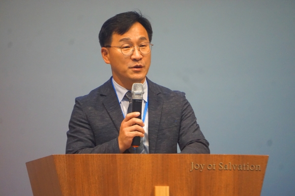 American Evangelical University, (사)아릴락도시선교연구소, 랜드마커미니스트리는 제1회 도시선교포럼을 9일 서울시 성북구 소재 구원의감격교회(담임 김두환 목사)에서 개최했다.