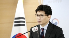 한동훈 법무부 장관이 12일 오전 서울 종로구 정부서울청사에서 8·15 특별사면 브리핑을 하고 있다.