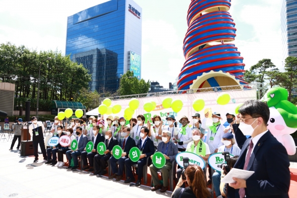 2022 장기기증의 날 기념행사에 참석한 내빈 및 장기기증인, 유가족, 이식인 모습