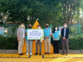 초록우산어린이재단은 지난 15일 현대제철과 함께 서울영신초등학교에서 어린이 교통안전 옐로카펫 완공식을 진행했다