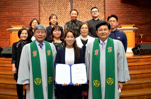 느림한솔장학재단 한일장신대에 장학금 전달