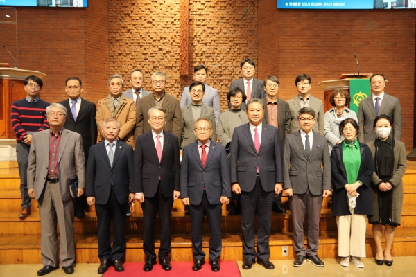 평신도교육대학원 장신대에 방송 장비 기증