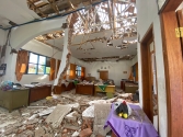 인도네시아 치안주르(Cianjur)지역에서 지진으로 무너진 학교 건물